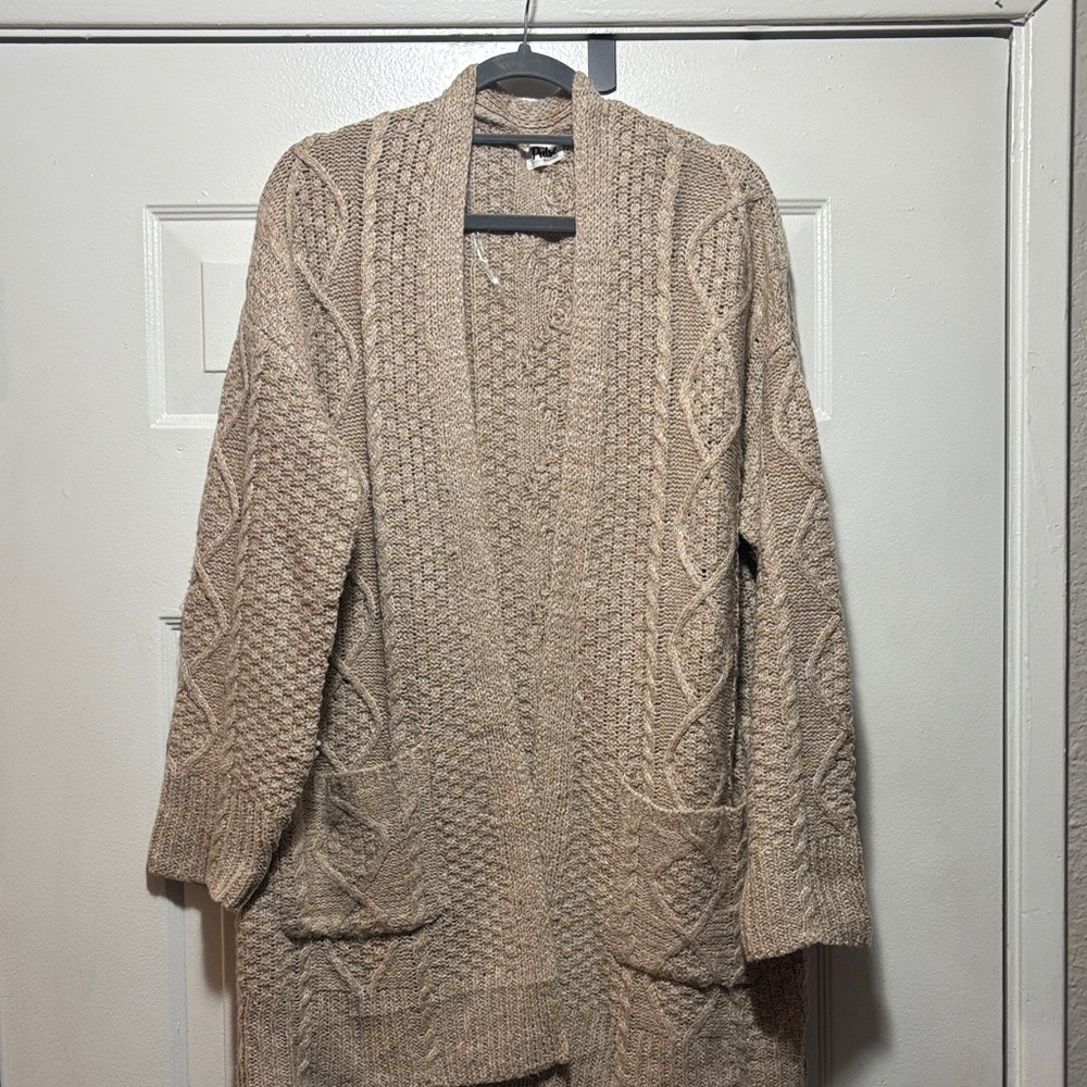Pulse Boutique Elegant Oatmeal Cable Knit Cardigan
